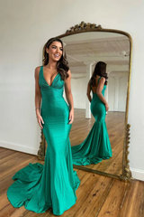 Emerald Green Halter Mermaid Beaded Court Train V-neck Prom Dresses