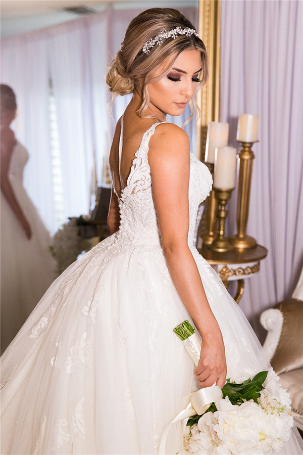 stylesnuggle offers beautiful A-line Lace Ball Gown Wedding Dresses to fit your style, body type fashion sense. Check out the Ball Gown prom dress of your dreams!