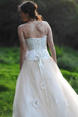 A-line Sweetheart Floor Length Tulle Handmade Flower Beading Wedding Dress-stylesnuggle