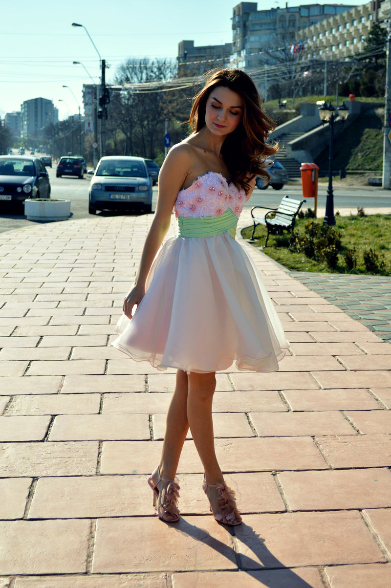 A-line Sweetheart Knee Length Tulle Beading Homecoming Dress-stylesnuggle