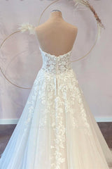 A-Line Sweetheart Strapless Floor-length Sleeveless Backless Appliques Lace Wedding Dress-stylesnuggle