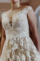 Amazing Long A-line Lace Wedding Dresses With Train-stylesnuggle