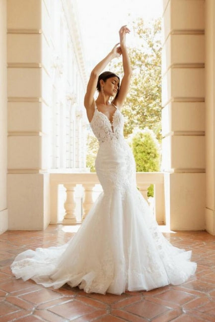 Beautiful Long Mermaid V-neck Spaghetti Straps Wedding Dresses with Lace