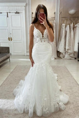 Beautiful Long Mermaid V-neck Spaghetti Straps Wedding Dresses with Lace