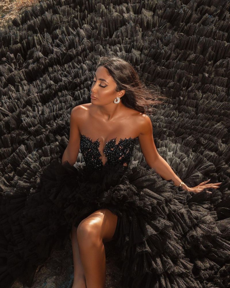 Looking for a dress that is A-line style, and Amazing Beading,Feathers,Sequined work online? stylesnuggle meet all your need with this Classic Black Beach Hi-Lo Tulle Wedding Evening Gown Sleeveless lace.