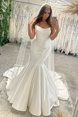 Charming Sleeveless Mermaid Wedding Dress With Ruffles Long-stylesnuggle