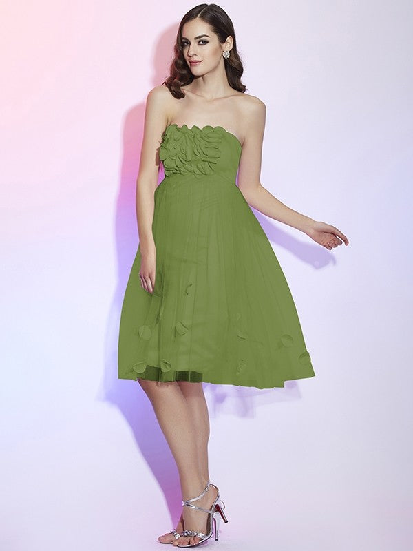 A-Line Charming Strapless Sleeveless Hand-Made Flower Short Net Bridesmaid Dresses