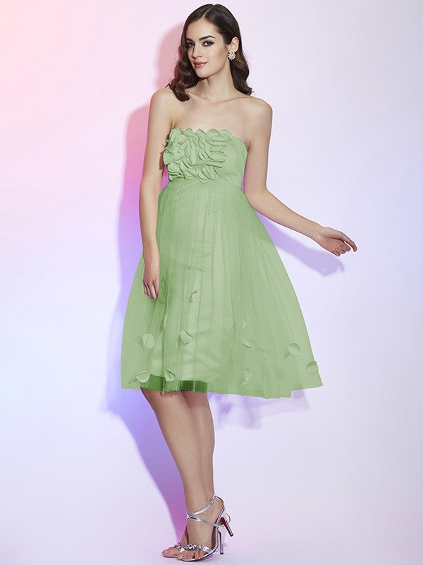 A-Line Charming Strapless Sleeveless Hand-Made Flower Short Net Bridesmaid Dresses