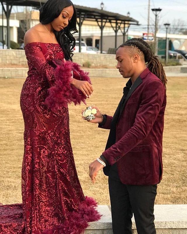 stylesnuggle offers Chic Off-the-shoulder Burgundy Shining Sequined Long Prom Party Gowns with Fur at a cheap price from Sequined to A-line Floor-length hem. Gorgeous yet affordable Long Sleevess Prom Dresses.