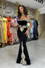 Chic Off-the-Shoulder Mermaid Black Prom Dresses with Appliques-stylesnuggle