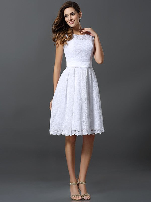 A-Line Charming Scoop Sleeveless Short Lace Bridesmaid Dresses