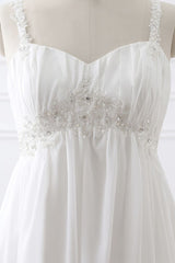 stylesnuggle.com supplies you Chiffon Wedding Dresses Straps Bridal Gowns at reasonable price, this dress will make your guests say wow. The Straps bodice is thoughtfully lined, and the Floor-length skirt with Appliques to provide the airy, flatter look of 30D Chiffon.