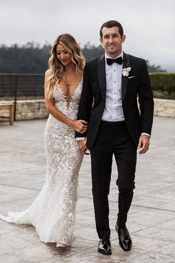 Looking for a dress in Lace, Mermaid style, and Amazing Lace,Beading,Appliques work? We meet all your need with this Classic Classic V-Neck Spaghetti Straps Mermaid Wedding Gown Floral Lace Dress for Bride.