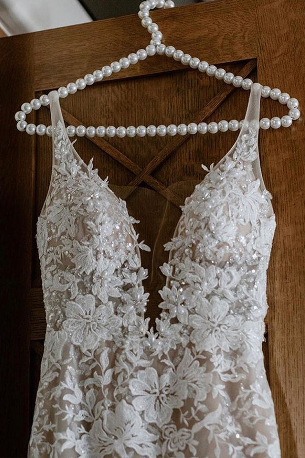 Looking for a dress in Lace, Mermaid style, and Amazing Lace,Beading,Appliques work? We meet all your need with this Classic Classic V-Neck Spaghetti Straps Mermaid Wedding Gown Floral Lace Dress for Bride.