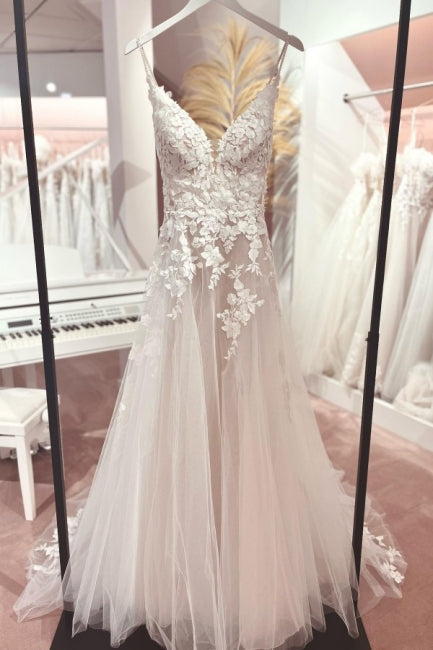 Classy V-Neck Spaghetti-Straps Sleeveless Long Lace Wedding Dresses Online-stylesnuggle