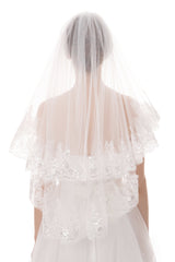 Cora Elegant Short Lace Wedding Veil-stylesnuggle