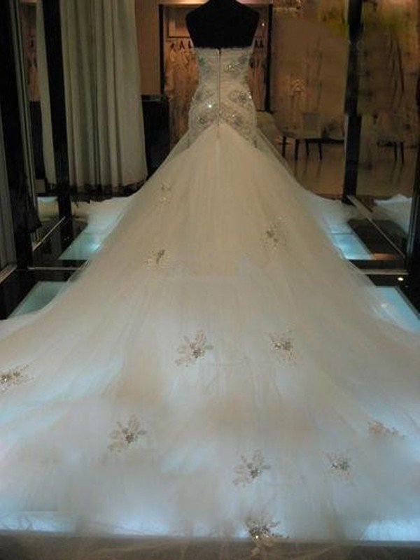 Check this Court Train Mermaid Beading Sleeveless Tulle Sweetheart Wedding Dresses at stylesnuggle.com, this dress will make your guests say wow. The Sweetheart bodice is thoughtfully lined, and the skirt with Beading to provide the airy.