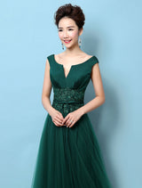 Tulle Evening Dress Backless Mother's Dress Dark Green Notched Neckline Lace Applique Bow Wedding Guest Dresses With Train wedding guest dress