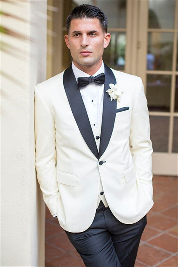 stylesnuggle made this Design White Groomsmen Suits, Bespoke Three Pieces Wedding Tuxedos with rush order service. Discover the design of this White Solid Shawl Lapel Single Breasted mens suits cheap for prom, wedding or formal business occasion.