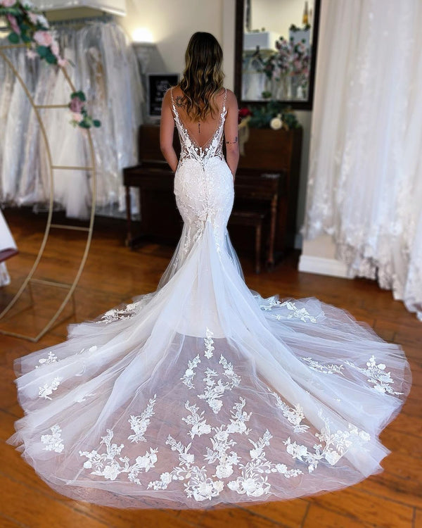 Elegant Long Mermaid V-neck Sleeveless Lace Wedding Dress-stylesnuggle