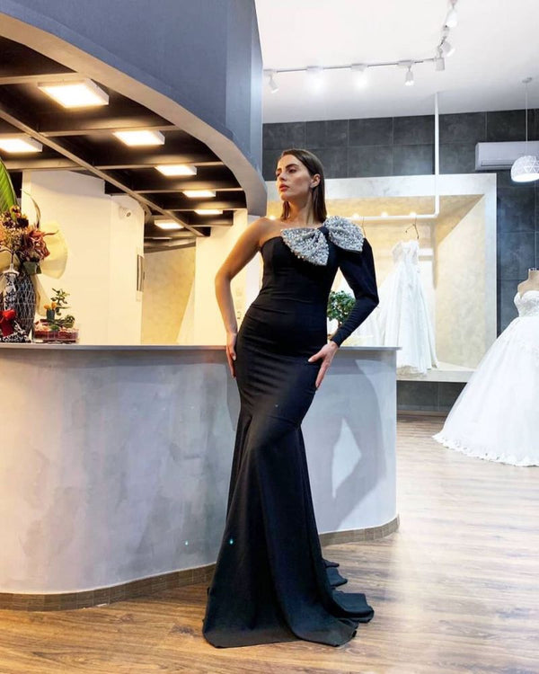 stylesnuggle offers Elegant One-shoulder Black Sequined Bow Evening Dresses On Sale at an affordable price from Satin to Mermaid Floor-length skirts. Shop for gorgeous Long Sleevess Prom Dresses, Evening Dresses collections for your big day.