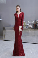 stylesnuggle offers Elegant Sparkle Sequined Burgundy Long Sleeves V-neck Mermaid Long Prom Party Gowns at a cheap price from Prom Dresses, Evening Dresses, Homecoming Dresses, Quinceanera dresses collection. Free Fast shipping on affordable Prom Dresses, Evening Dresses, Homecoming Dresses, Quinceanera dresses On Sale.