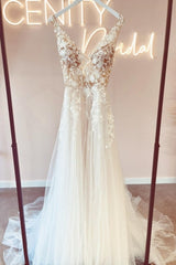 Fabulous Long V-Neck Sleeveless Lace Backless Wedding Dresses Online-stylesnuggle