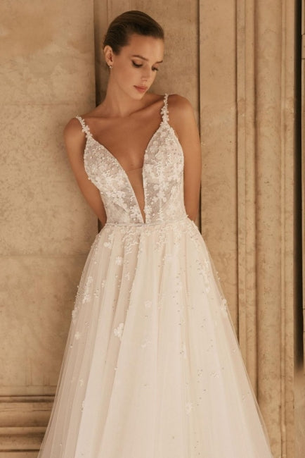 Fabulous Spaghetti-Straps Sleeveless Long Lace Wedding Dresses Online-stylesnuggle