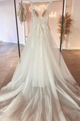 Fabulous Sweetheart Long V-Neck Sleeveless Lace Wedding Dresses Online-stylesnuggle