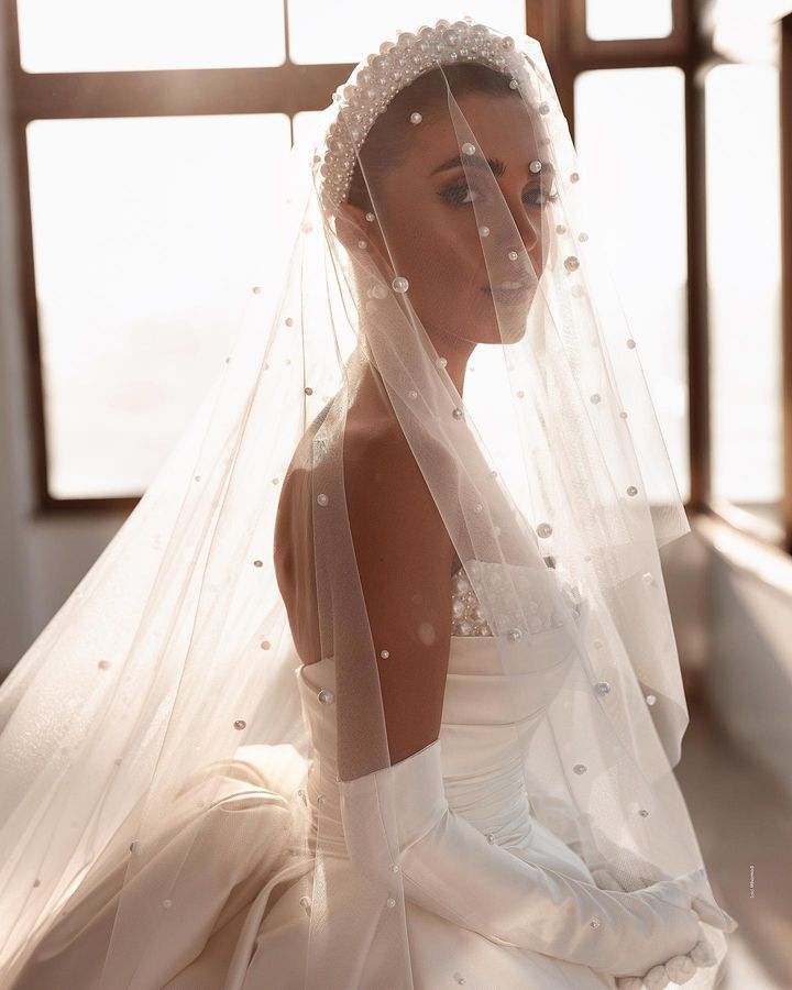 Gorgeous Strapless Ball Gown Wedding Dress With Beadings Online-stylesnuggle