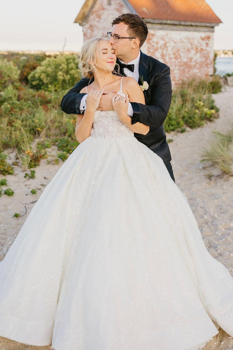 Gorgeous White Backless Wedding Dresses Lace Appliques V-Neck-stylesnuggle