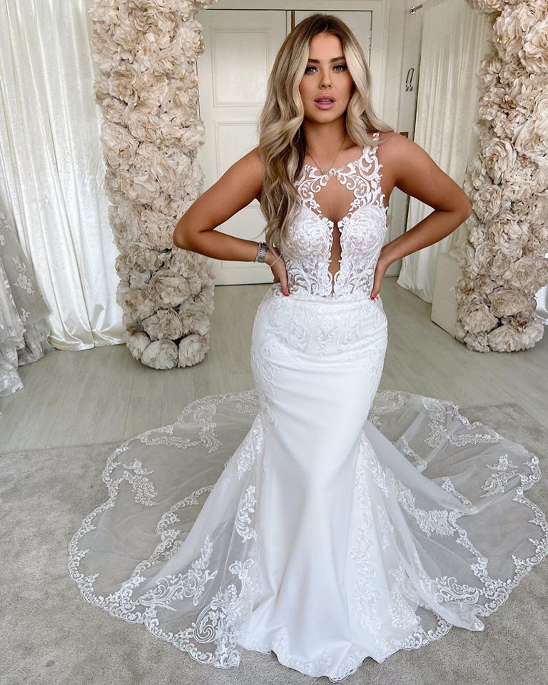 This Lace Straps Mermaid Wedding Dresses Bandage Appliques Bridal Gowns at stylesnuggle comes in all sizes and colors. Shop a selection of formal dresses for special occasion and weddings at reasonable price.