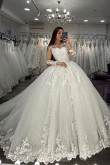 Looking for a dress in Tulle, Ball Gown style, and Amazing Lace,Beading work? We meet all your need with this Classic Long Sleevess Lace Appliques Tulle Wedding Gown White Garden Aline Spring Bridal Gown.