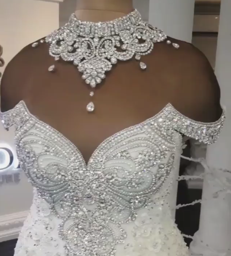 Do not know where to get your wedding dress for big day? Check out this Luxurious Off-the-Shoulder Mermaid Wedding Dresses at stylesnuggle, fast delivery worldwide.