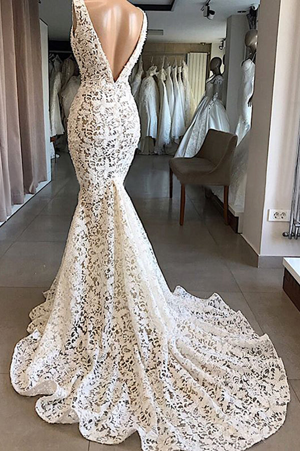 Try this glamorous Luxurious V-neck Mermaid Lace Wedding Dresse to wow your wedding guests with stylesnuggle. The V-neck design and exqusite handwork, and the Floor-length wedding dress with Lace,Appliques to provide the cool and simple look for summer wedding.