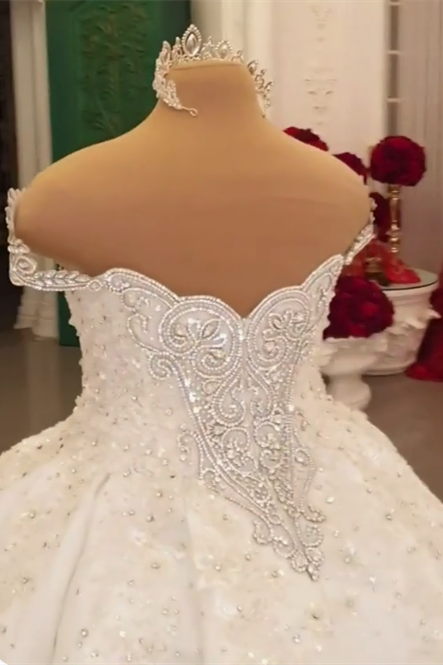 stylesnuggle offers Luxurious Sparkle Beaded Ball Gown Extreme Train Wedding Dress online at an affordable price from Satin,Tulle to Floor-length skirts. Shop for Amazing Sleeveless wedding collections for your big day.