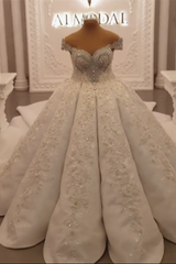 stylesnuggle offers Luxurious Sparkle Beaded Ball Gown Extreme Train Wedding Dress online at an affordable price from Satin,Tulle to Floor-length skirts. Shop for Amazing Sleeveless wedding collections for your big day.