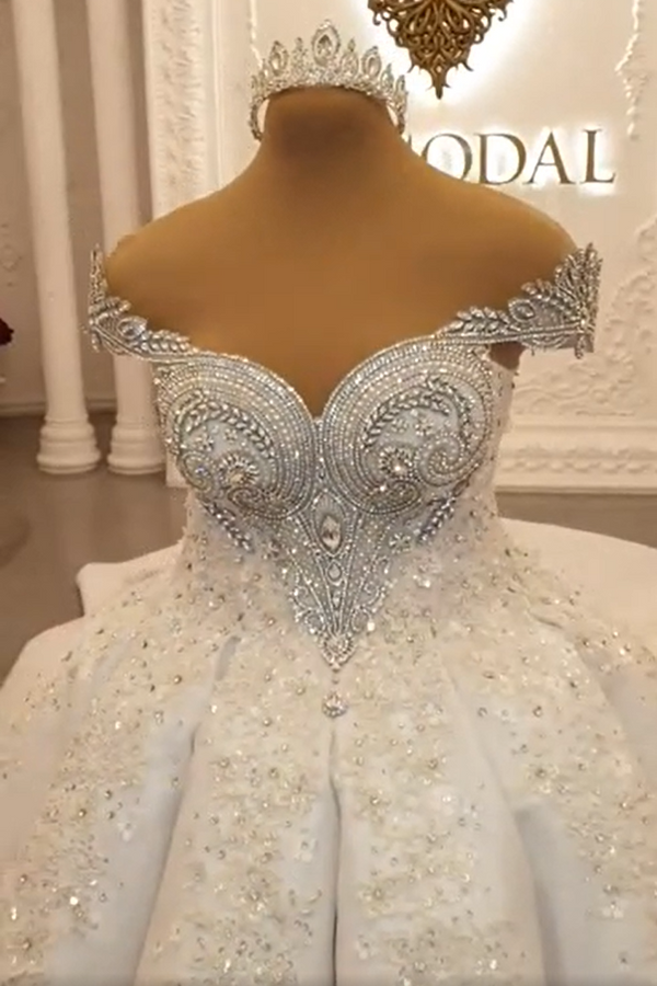 stylesnuggle offers Luxurious Sparkle Beaded Ball Gown Extreme Train Wedding Dress online at an affordable price from Satin,Tulle to Floor-length skirts. Shop for Amazing Sleeveless wedding collections for your big day.