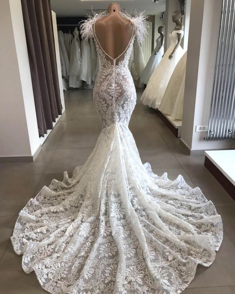 stylesnuggle.com supplies you Luxurious White Sweetheart Open Back Lace Long Wedding Dress with Fur at factory price. Fast delivery worldwide.