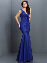 Charming Mermaid V-neck Hand-Made Flower Sleeveless Long Taffeta Bridesmaid Dresses