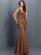 Charming Mermaid V-neck Hand-Made Flower Sleeveless Long Taffeta Bridesmaid Dresses