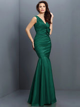 Charming Mermaid V-neck Hand-Made Flower Sleeveless Long Taffeta Bridesmaid Dresses