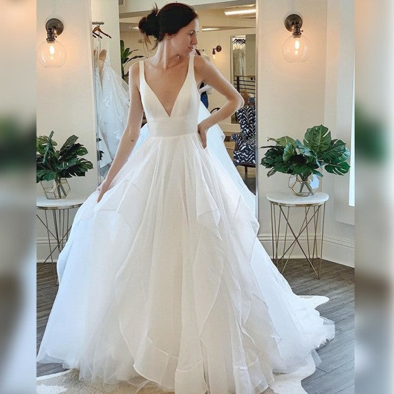 stylesnuggle offers Modern Deep V-neck Sleeveless White Tulle Wedding Dresses with Ruffless online at an affordable price from Tulle to A-line Floor-length skirts. Shop for Amazing Sleeveless collections for your bridal party.