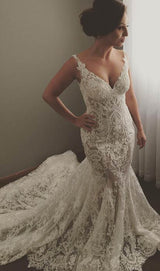 Wanna get a perfect dress for big day? We meet all your need with this Classic Modern Sleeveless V-Neck Wedding Dress Mermaid Bridal Gowns with Lace Appliques.