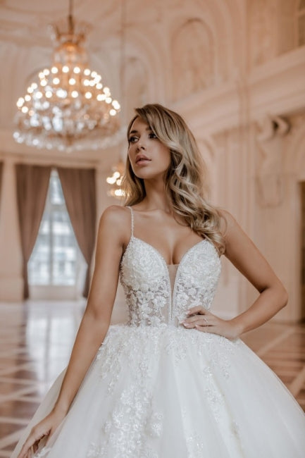 Modern Spaghetti-Straps Sleeveless Ball Gown Lace Wedding Dresses Online-stylesnuggle