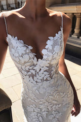 stylesnuggle offers Spaghetti Straps V Neck Lace Prom Dresses at factory price. It is a Amazing Mermaid Prom Dresses in Lace, which meets all your requirement.