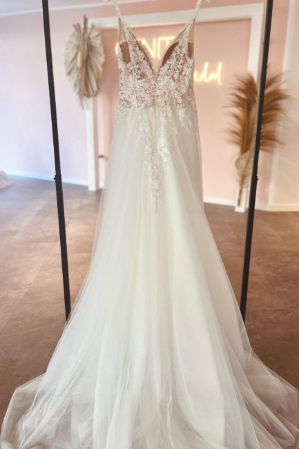 Modern Sweetheart Long V-Neck Sleeveless Lace Wedding Dresses Online-stylesnuggle