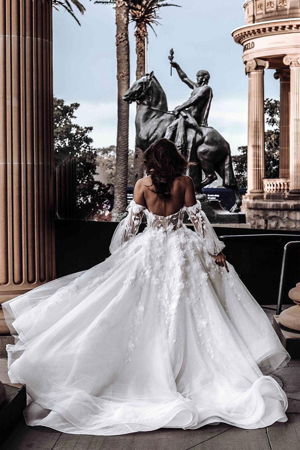 Looking for a dress in Tulle, A-line style, and AmazingBeading,Flower(s) work? We meet all your need with this Classic Modern Sweetheart Sleeveless Wedding Dress White 3D Floral Lace Bridal Gown.