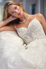 Modern V-Neck Appliques Wedding Dresses Lace Appliques Sleeveless-stylesnuggle