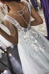 Looking for a dress in Tulle, A-line style, and Amazing Lace,Beading,Appliques work? We meet all your need with this Classic Modern V-Neck Sleeveless Aline Wedding Dress Floral Lace Bridal Dress.